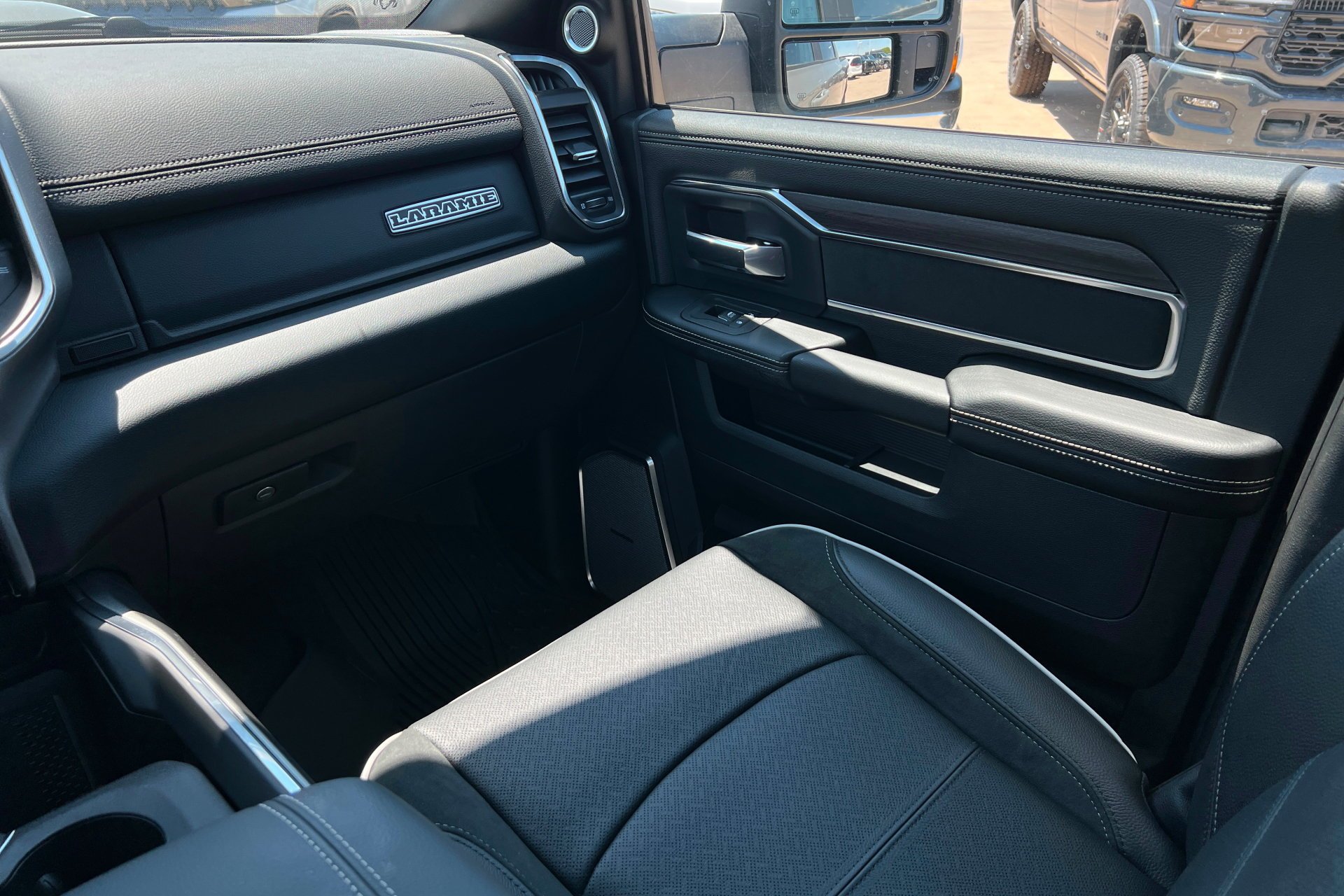 New 2026 Ceramic Gray Clear-Coat Exterior Paint RAM Laramie image 11