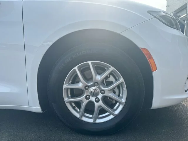 Used 2022 White Chrysler Touring L image 12