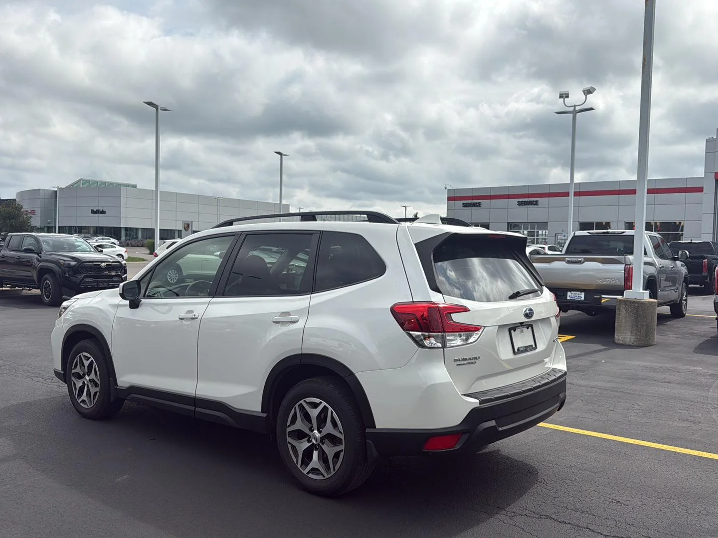 Used 2020 Crystal White Pearl Subaru Premium image 7