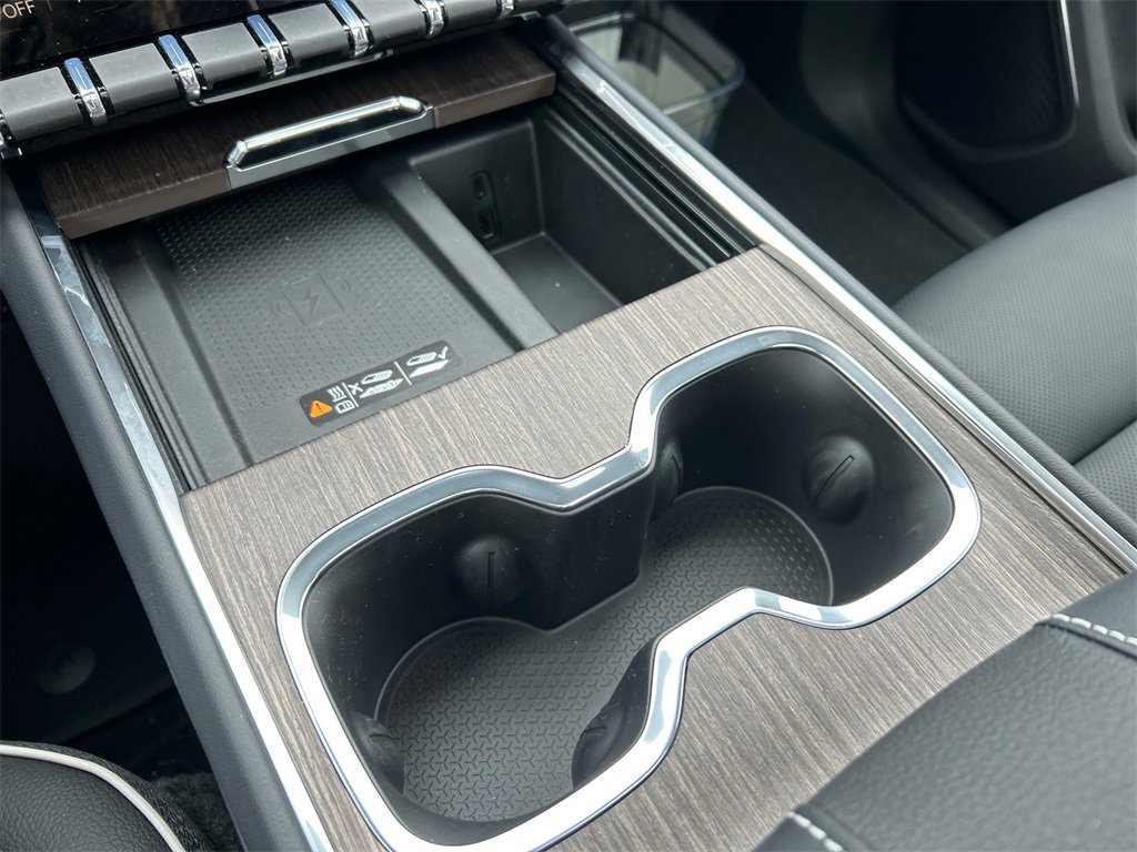 2026 GMC ACADIA - Image 25