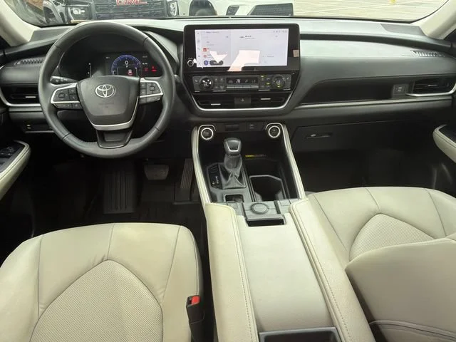 Used 2025 Black Toyota XLE image 23