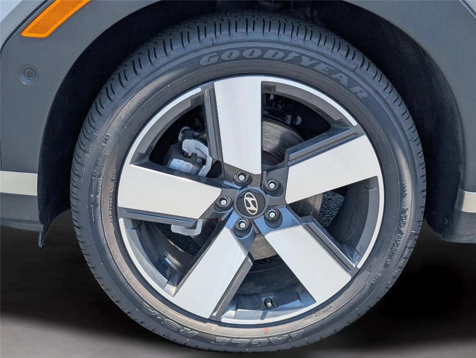 Used 2025 Hampton Gray Hyundai Limited image 41