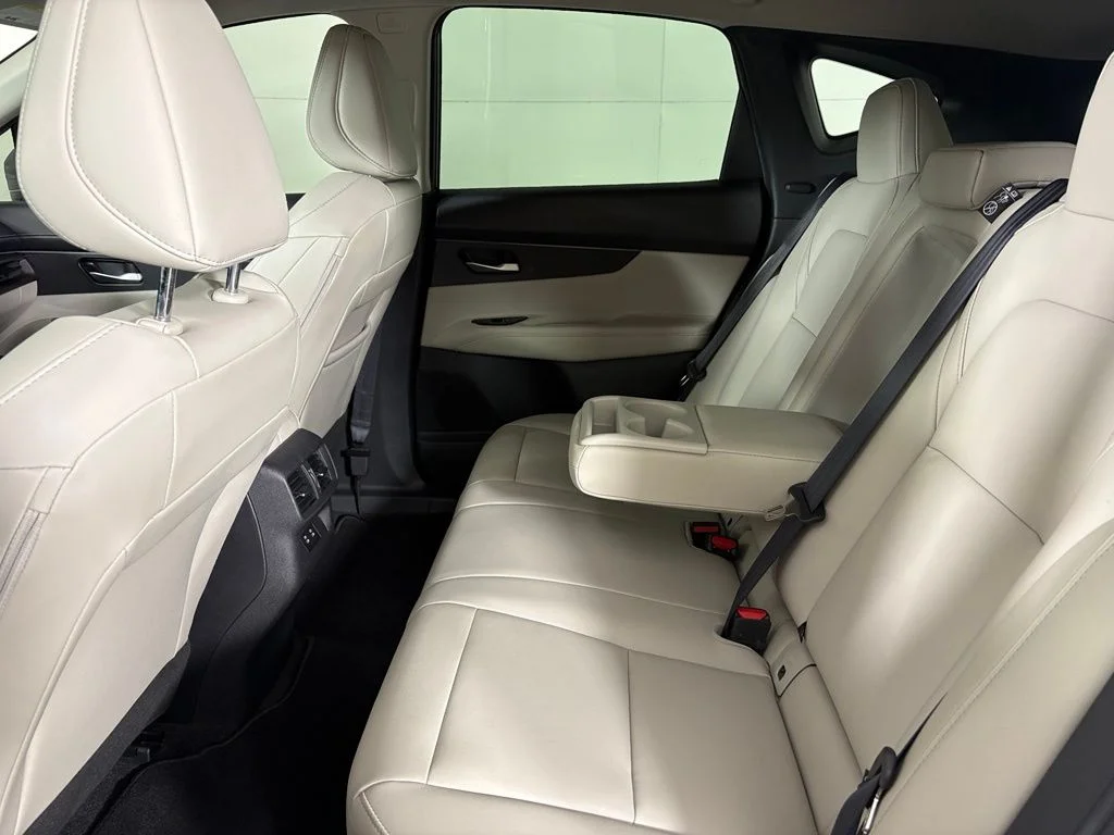 Used 2025 White Nissan SV image 37