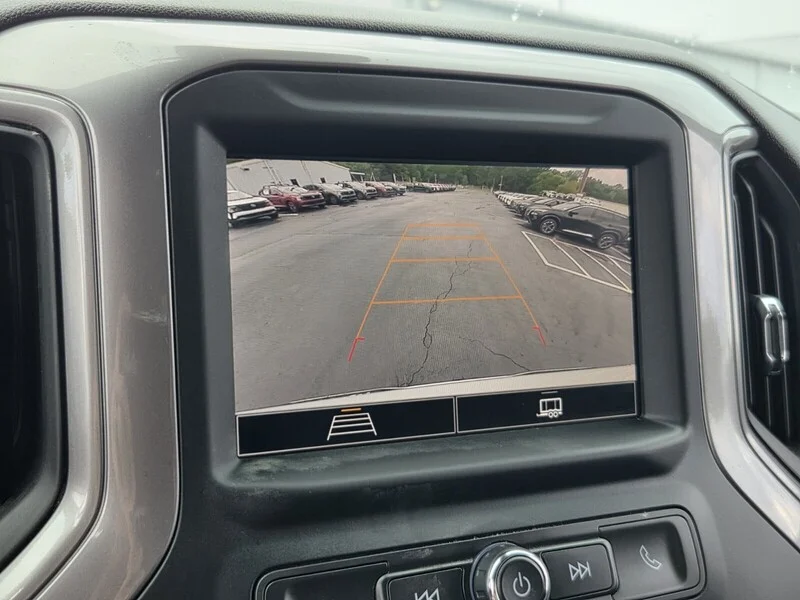 Used 2022 Summit White CHEVROLET CUSTOM image 21