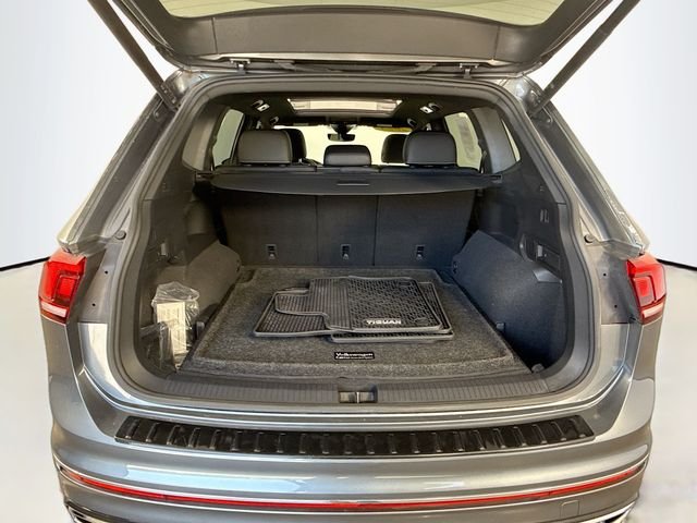 Used 2023 Gray Volkswagen 2.0T SEL R-Line image 27