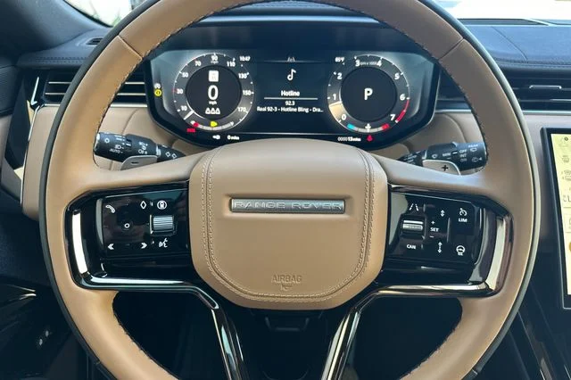 New 2026 Santorini Black Land Rover Dynamic SE image 23