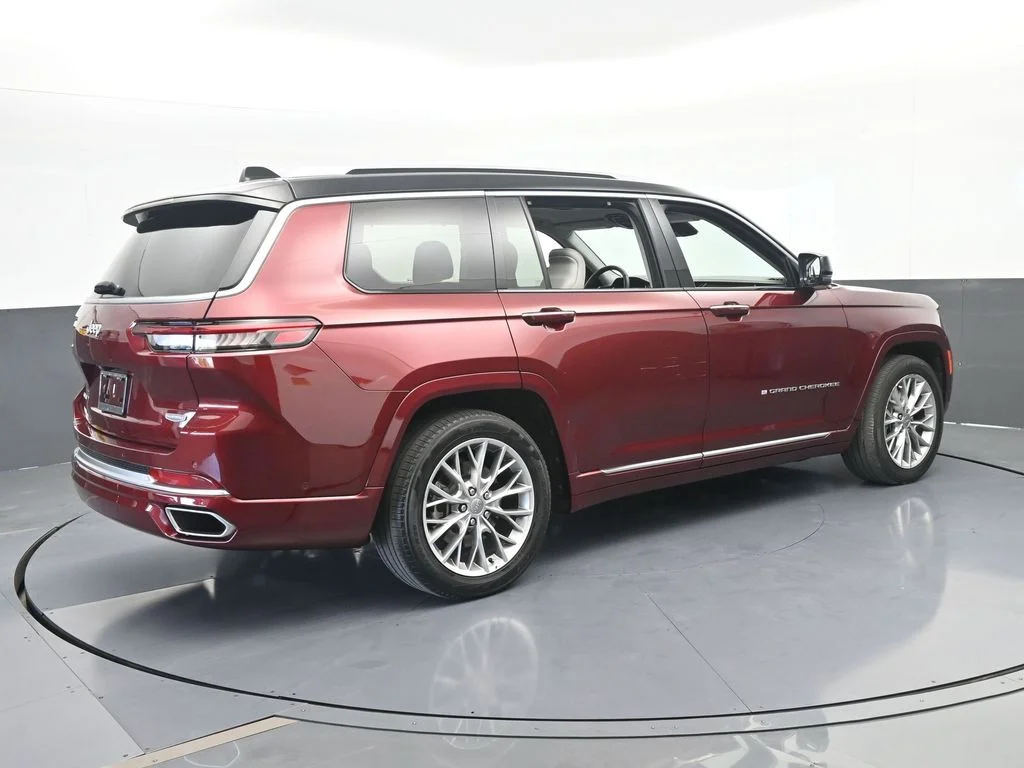 Used 2023 Velvet Red Pearlcoat Jeep Summit image 5