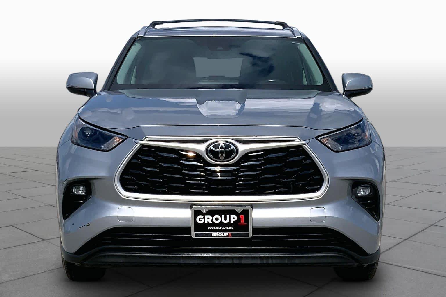 Used 2022 Celestial Silver Metallic Toyota XLE image 4