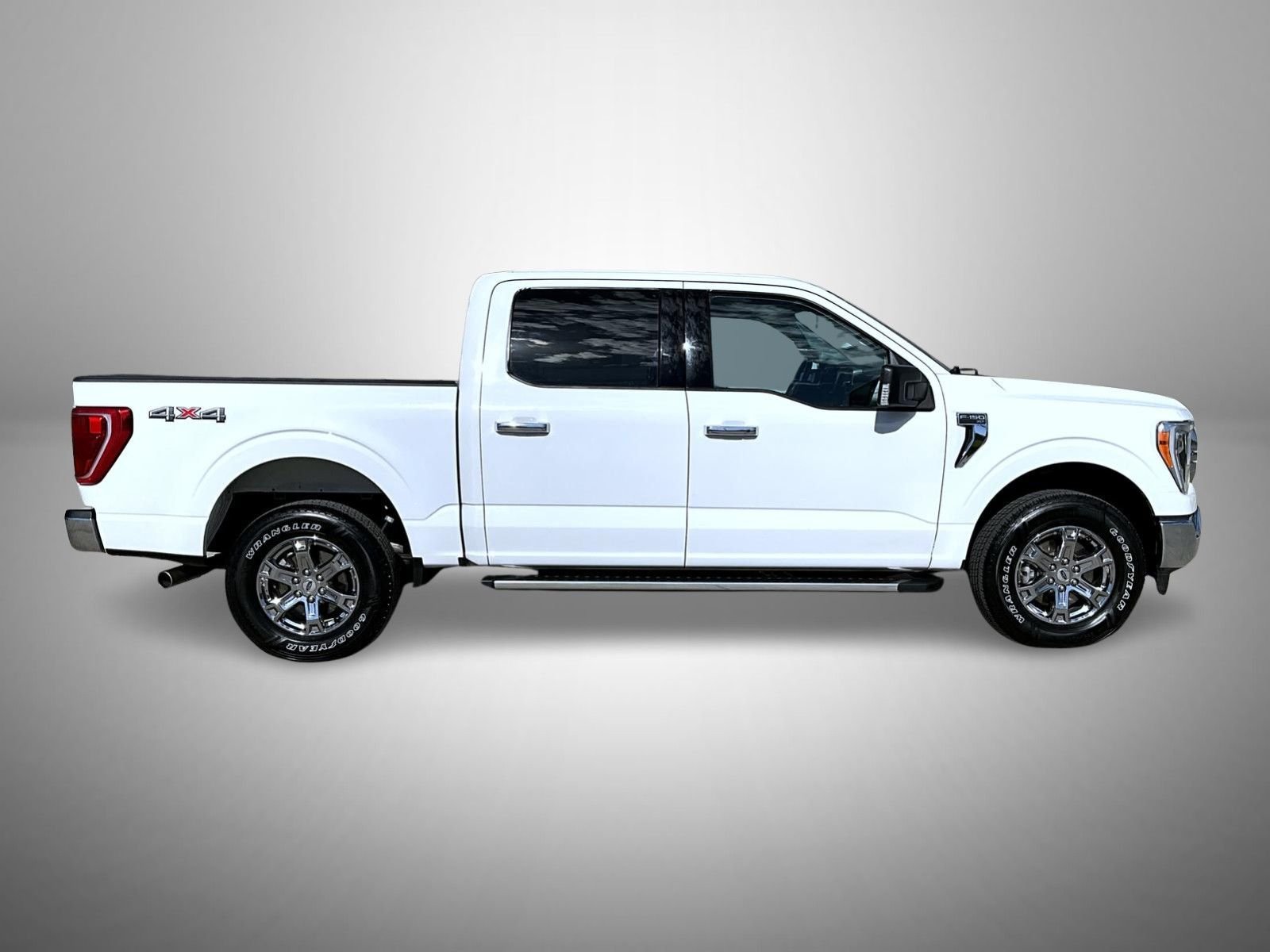 Used 2023 Oxford White Ford XLT image 4