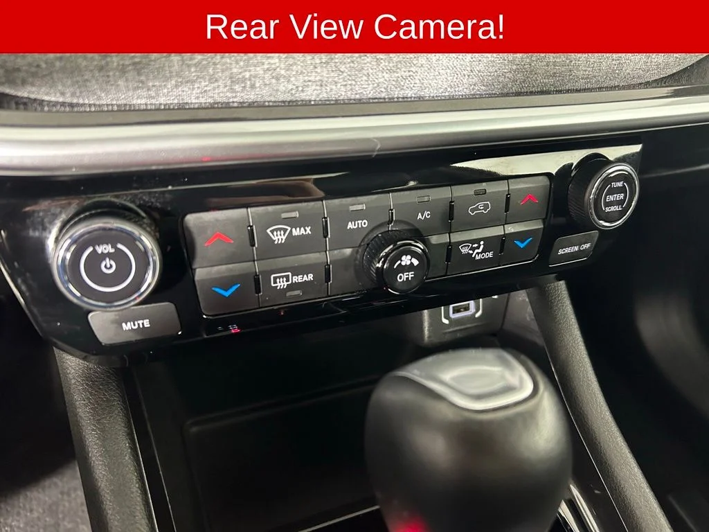 Used 2025 Diamond Black Jeep Latitude image 10