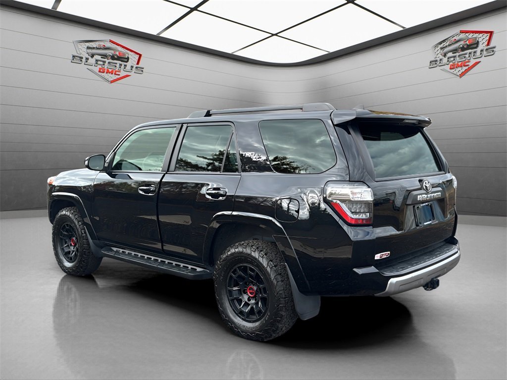 2022 Toyota 4Runner TRD photo 2