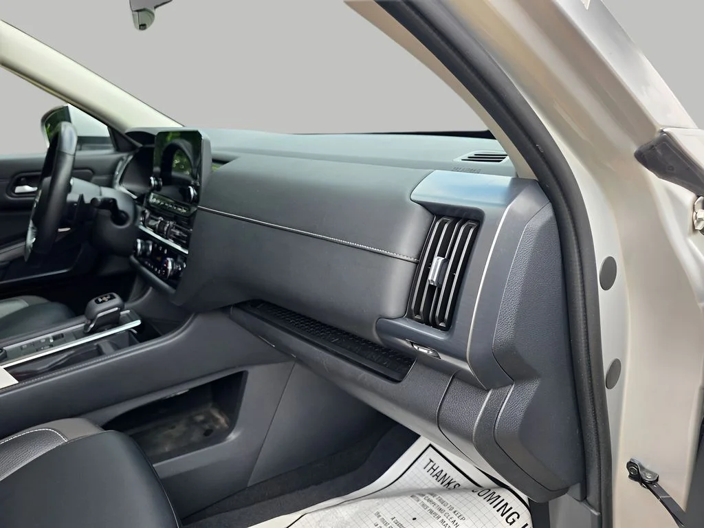 Used 2023 Brilliant Silver Metallic Nissan SL image 18