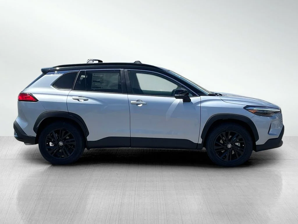New 2026 Sonic Silver/Jet Black Toyota Hybrid XSE image 2