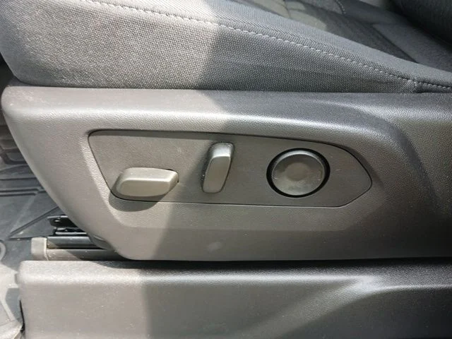 Used 2025 White Chevrolet Custom image 32