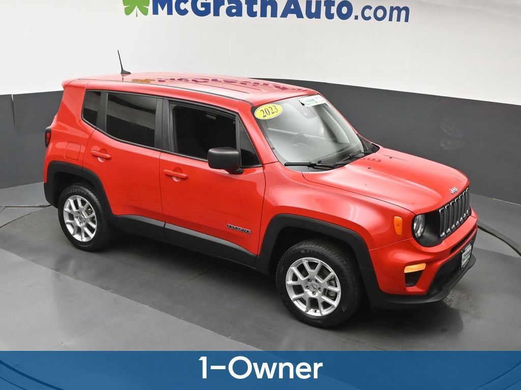 Used 2023 Red Jeep Latitude image 3