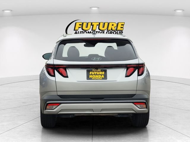 Used 2025 Silver Hyundai SEL image 8