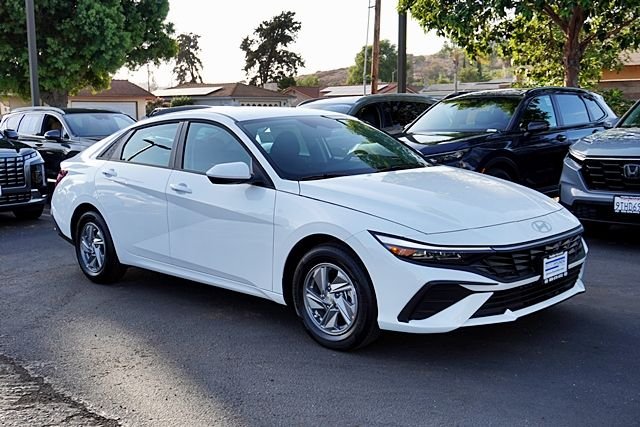 New 2026 White Hyundai SE image 5