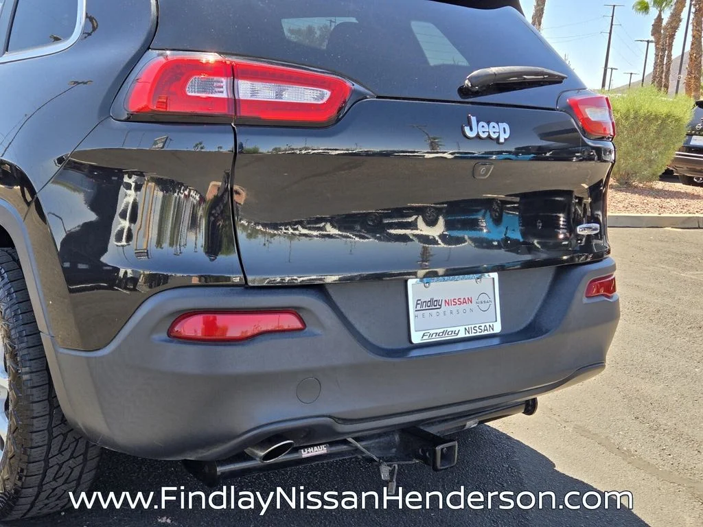 Used 2016 Black Jeep Latitude image 5