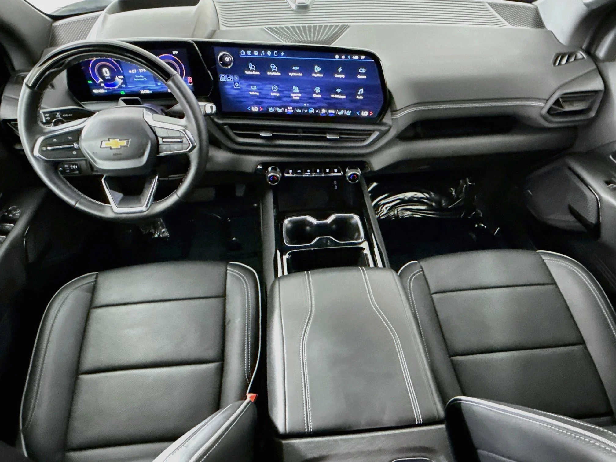 Used 2026 Blue Smoke Metallic Chevrolet LT - Max Range image 25