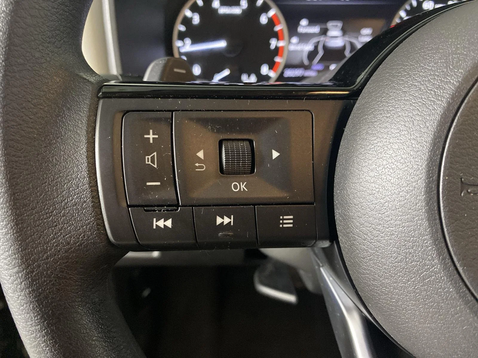Used 2023 Super Black Nissan SV image 15