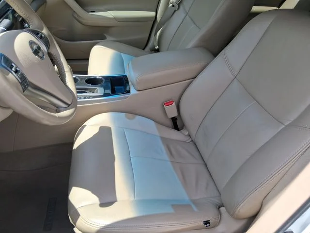 Used 2013 White Nissan 2.5 SV image 3