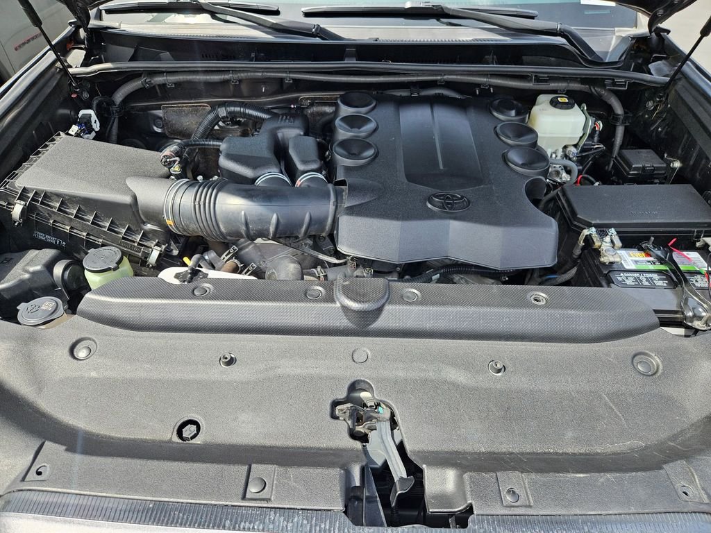 Used 2021 Midnight Black Metallic Toyota Venture image 32