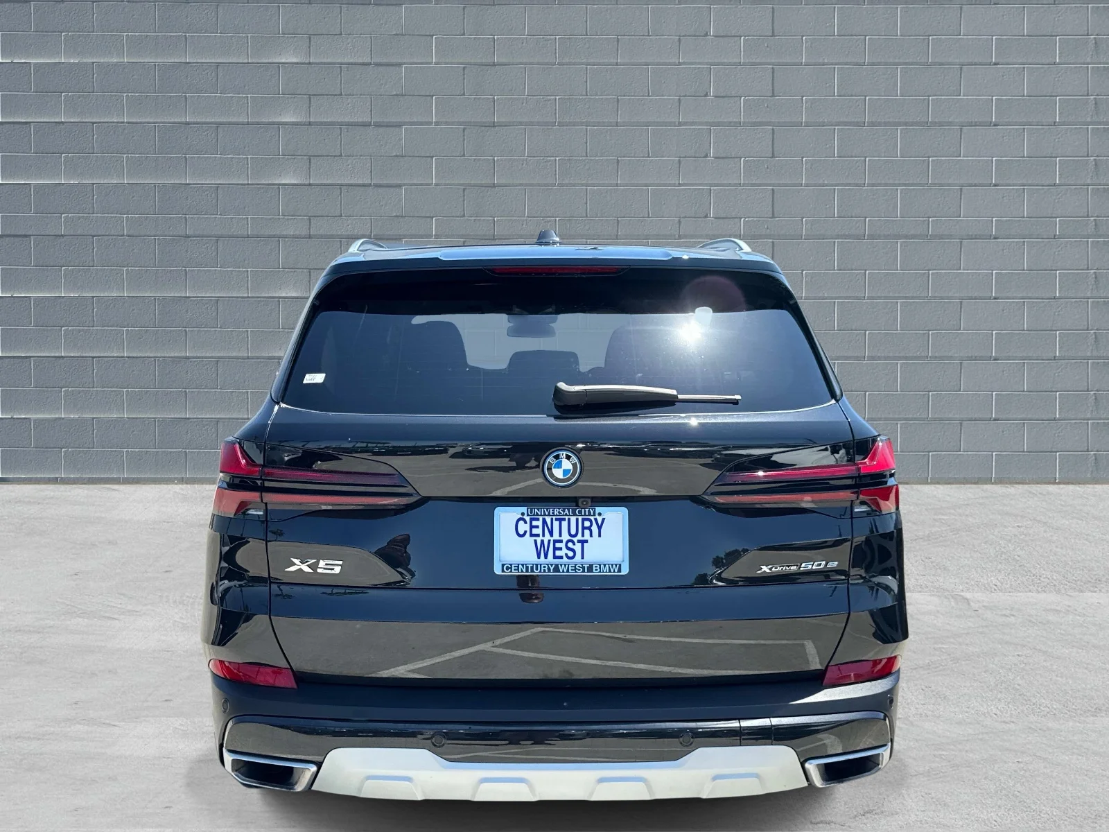 Used 2026 Black Sapphire Metallic BMW xDrive50e Plug-In Hybrid image 4