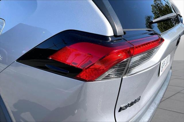 Certified Used 2020 SILVER SKY METALLIC Toyota  image 28