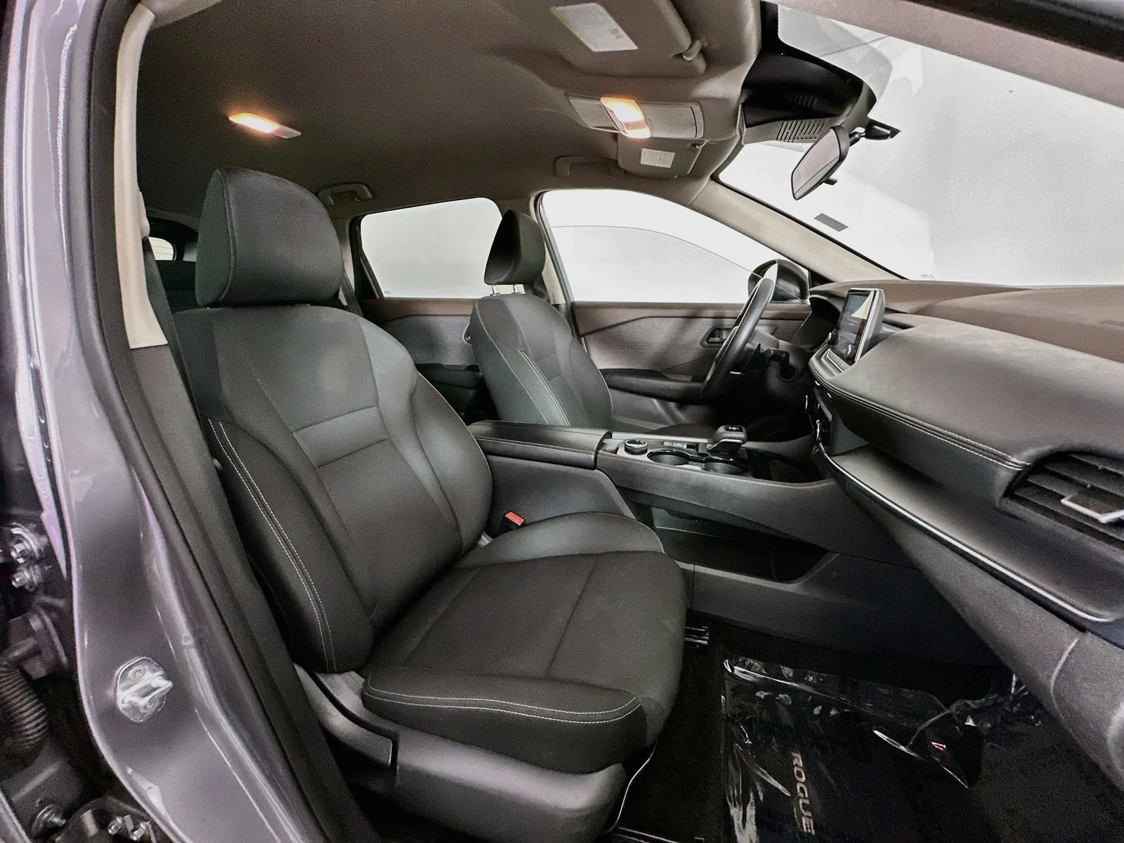 Used 2023 Gray Nissan S image 27