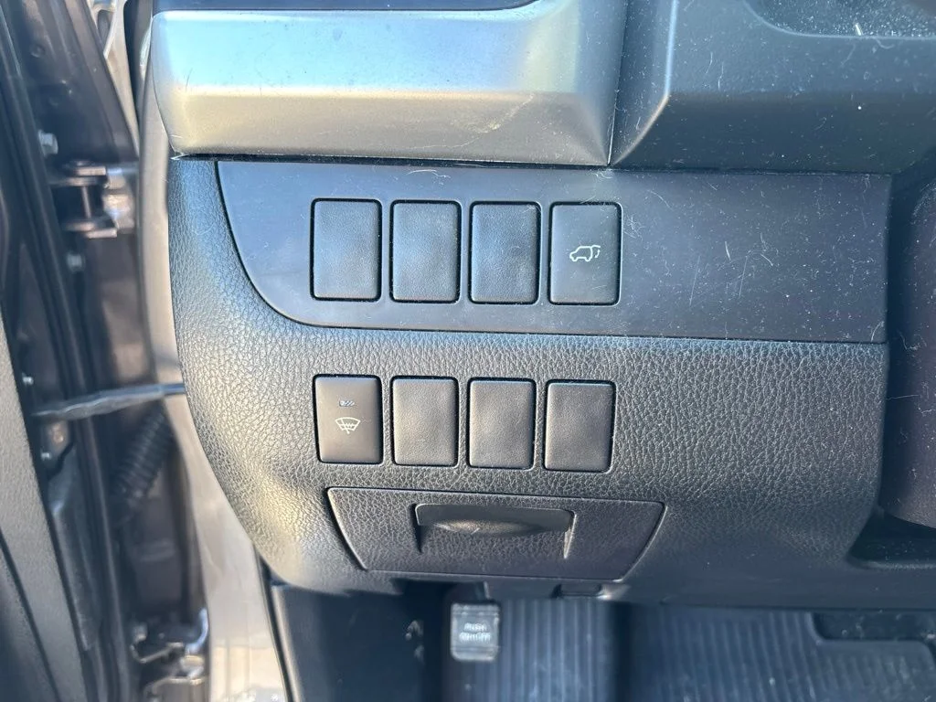 Used 2016 Gray Toyota XLE V6 image 13