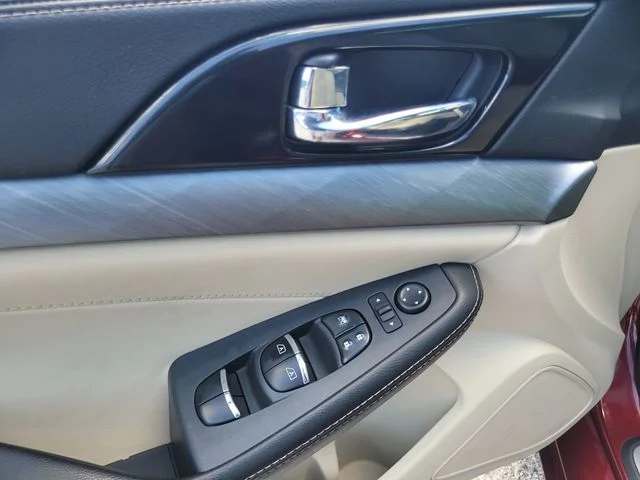 Used 2017 Red Nissan 3.5 SV image 17