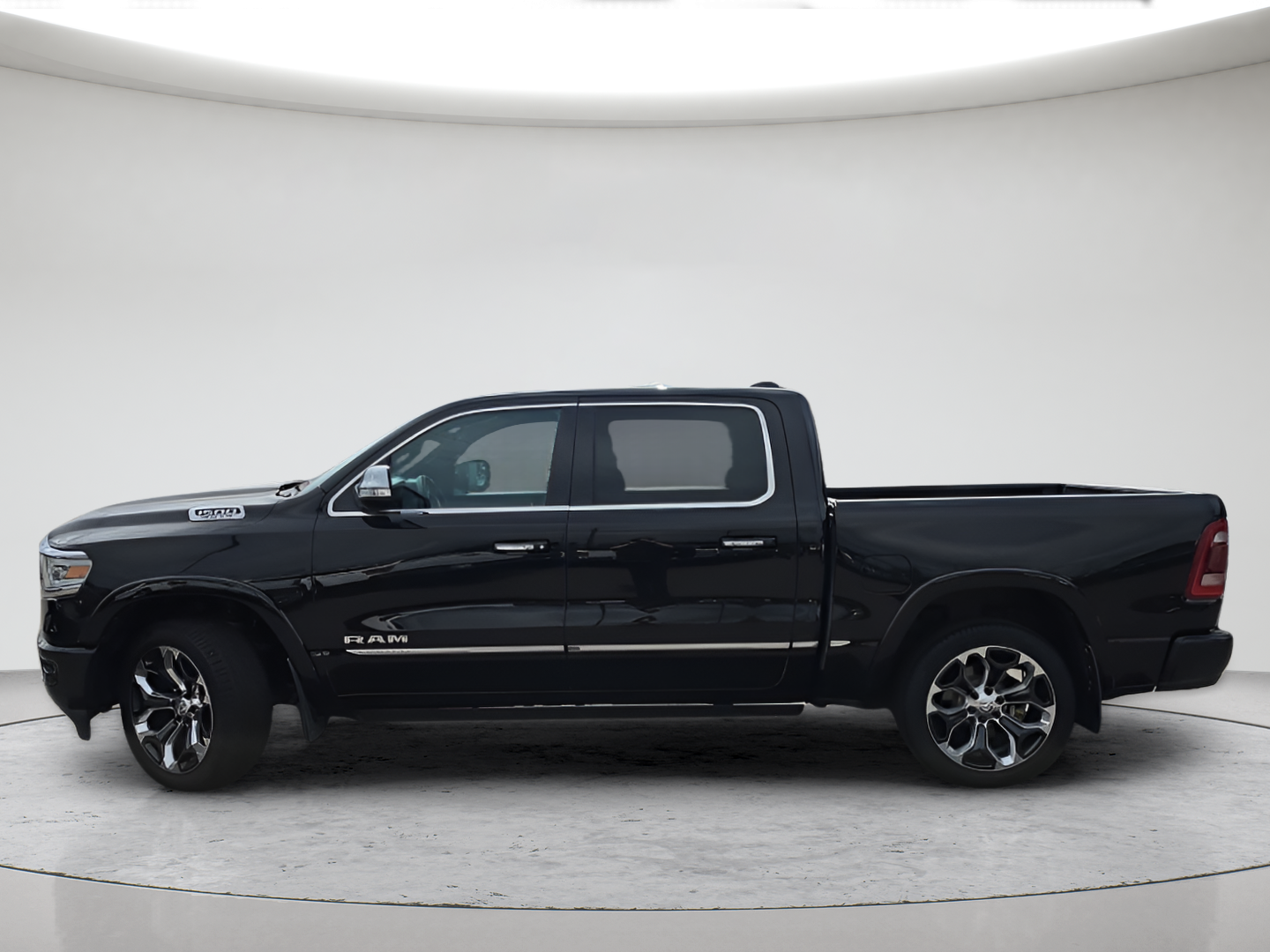Used 2022 Diamond Black Crystal Pearlcoat Ram Limited image 3