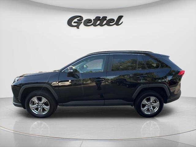 2025 Toyota RAV4 XLE - Photo 8