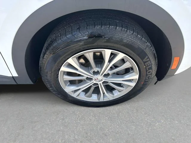 Used 2022 White Buick Preferred image 10
