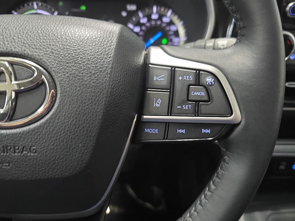 Used 2022 Black Toyota XLE image 21