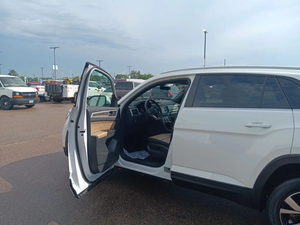 Used 2022 Pure White Volkswagen 2.0T SE image 13