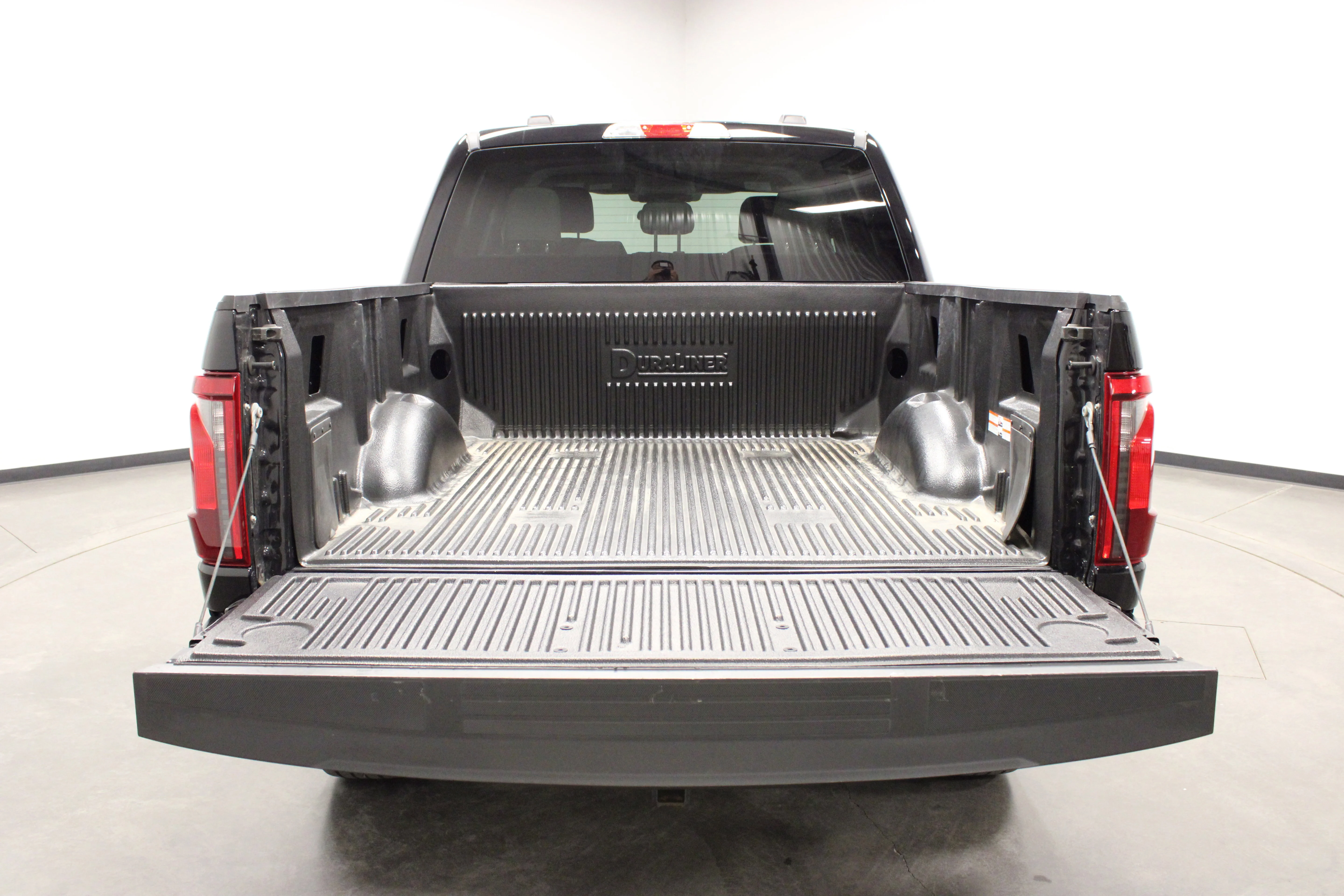 Used 2025 Agate Black Metallic Ford XLT image 14
