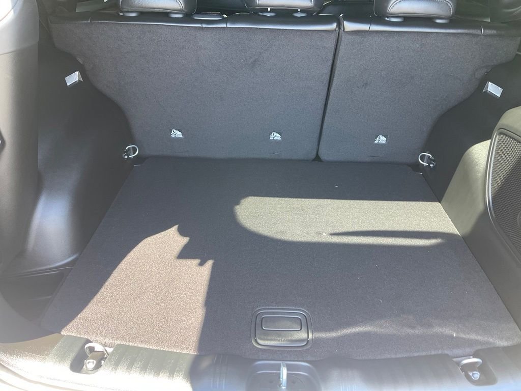 New 2026 Bright White Clear-Coat Exterior Paint Jeep Trailhawk image 11