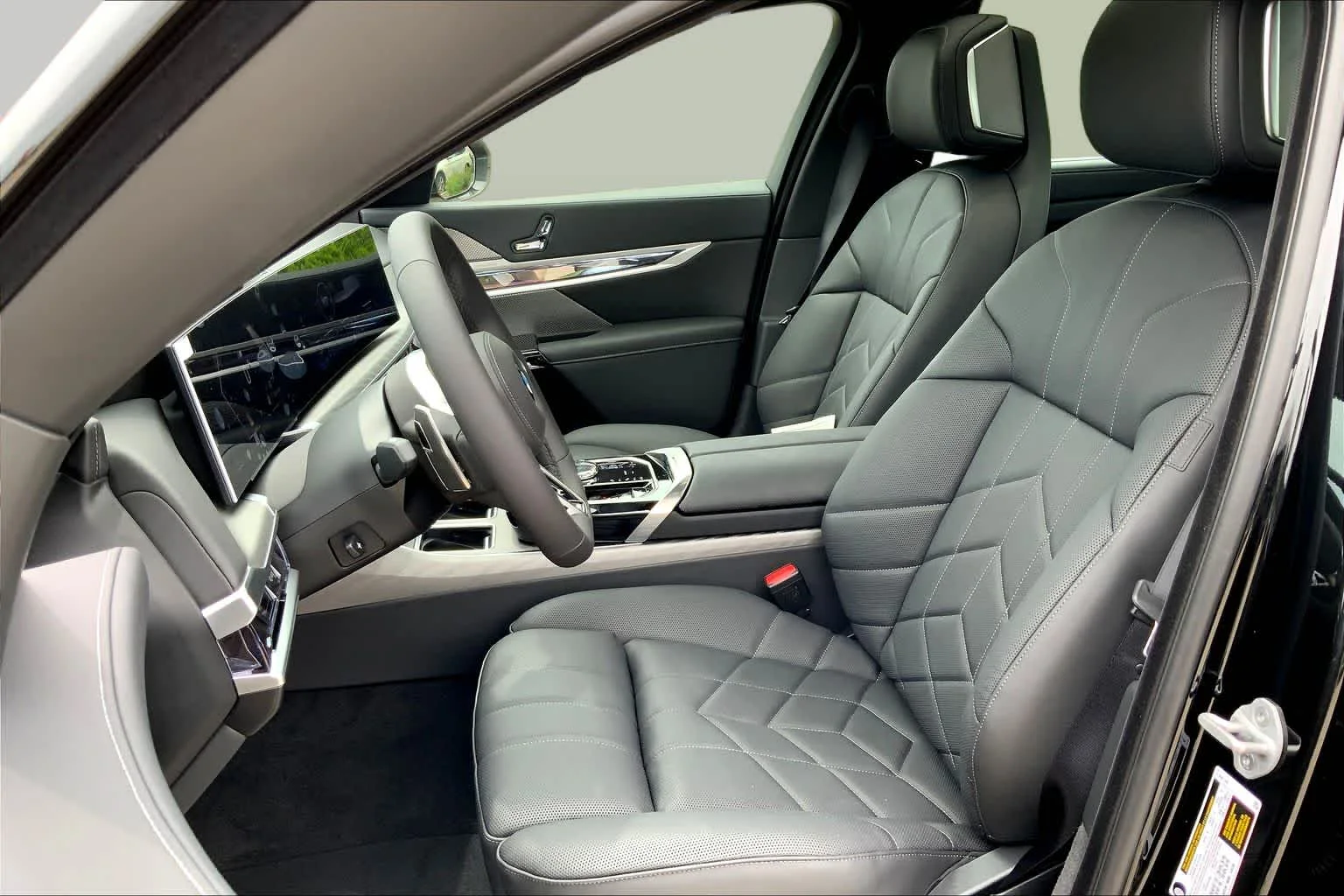 2025 BMW 7 Series 760i - Photo 9