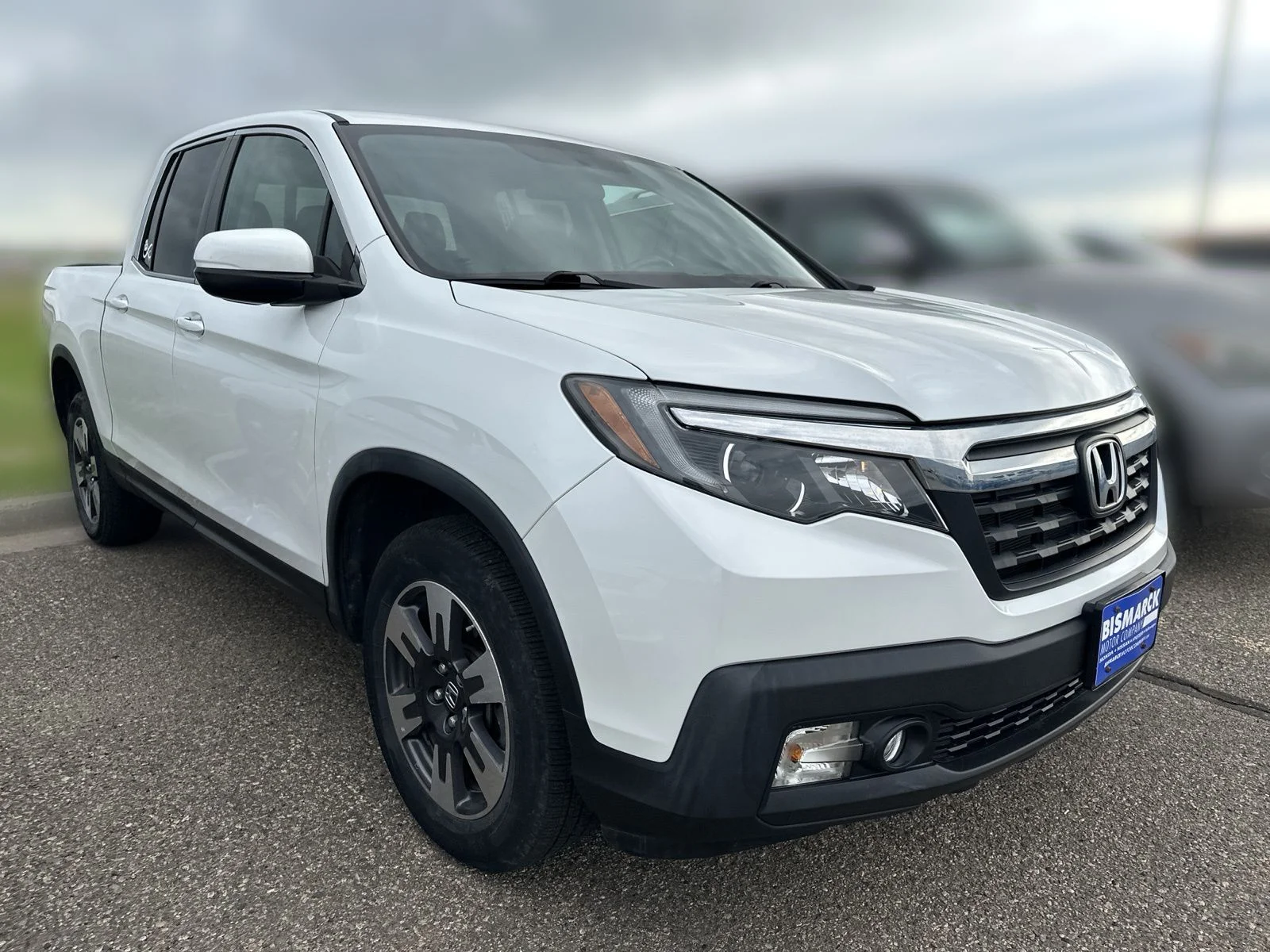 Used 2019 White Honda RTL image 2