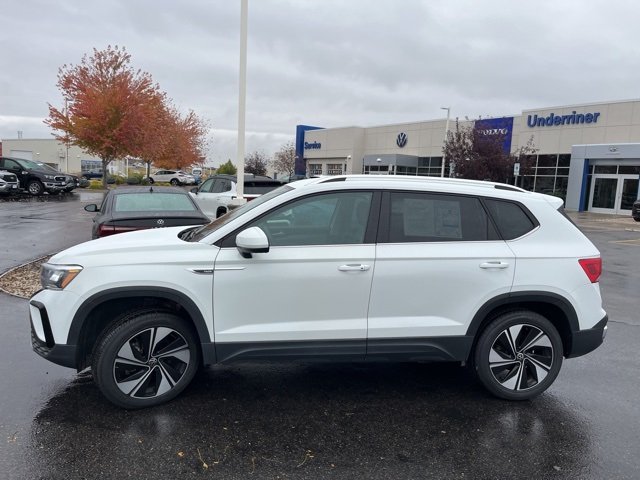2024 Volkswagen Taos SE's photo