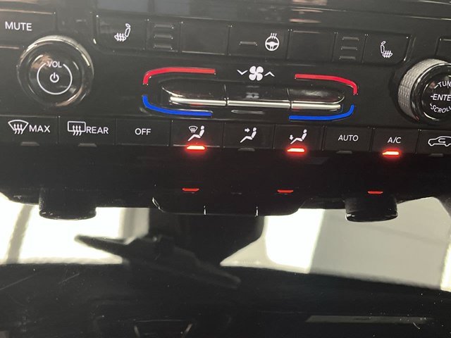 Used 2025 Silver Zynith Jeep Altitude X image 27