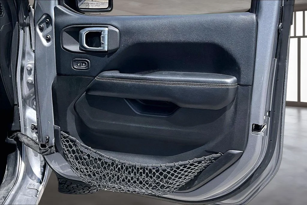Used 2019 Silver Jeep Unlimited Sahara image 24