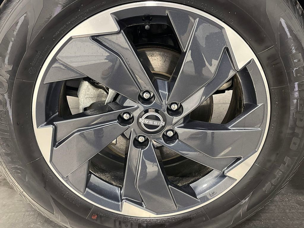 Used 2026  Nissan SV image 20