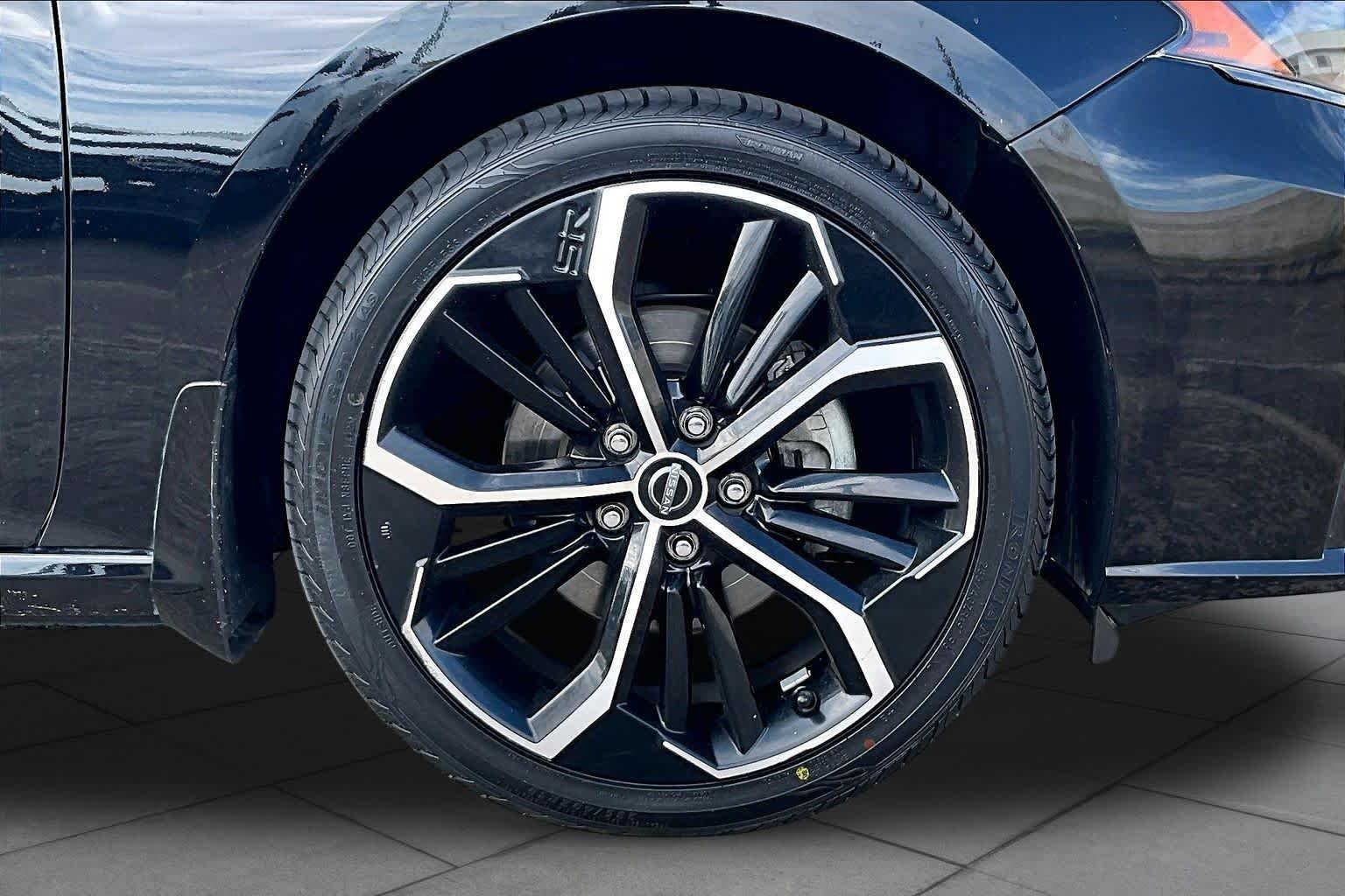 Used 2024 Super Black Nissan 2.5 SR image 11