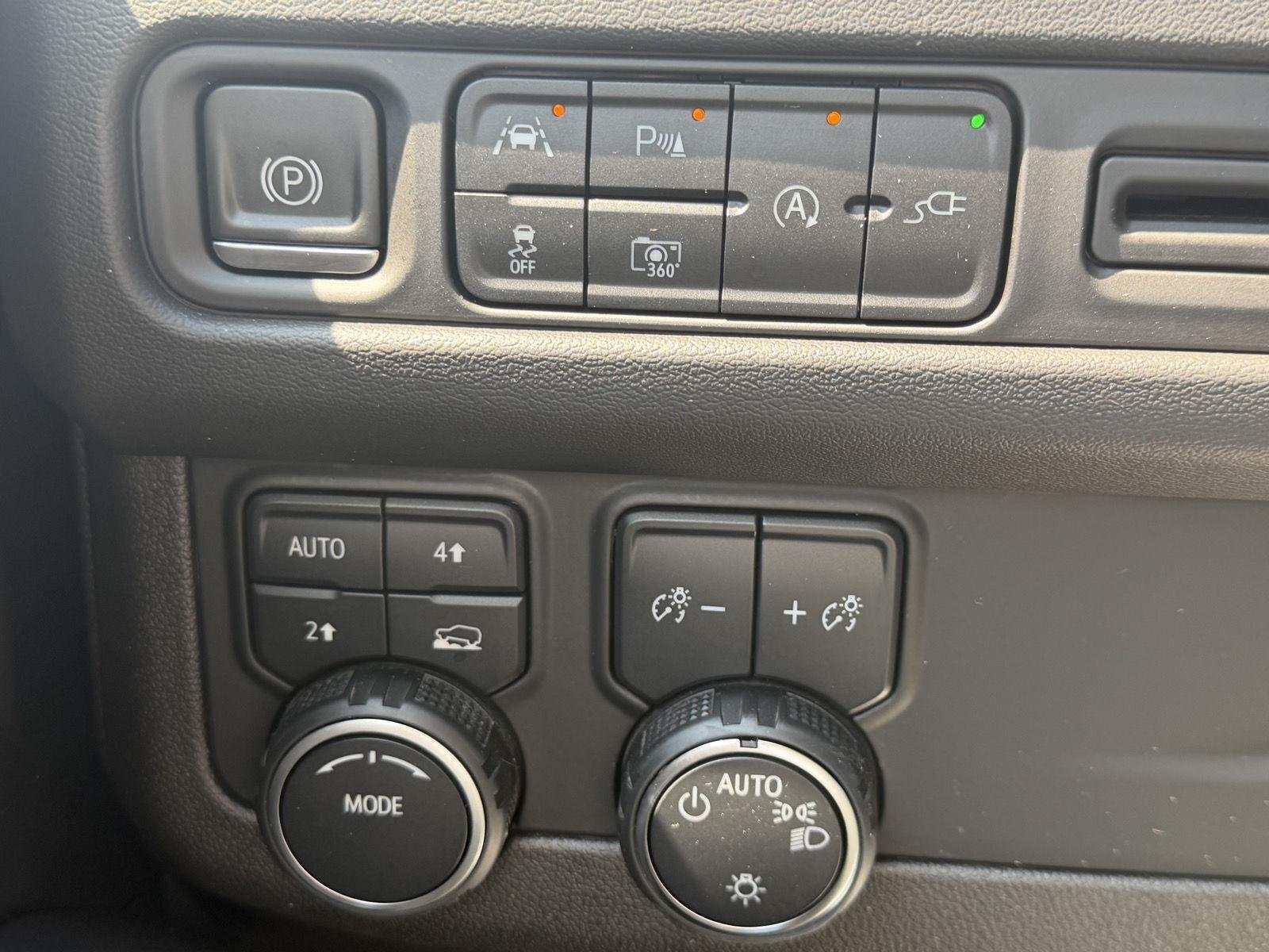 Used 2022 SUMMIT WHITE Chevrolet LT image 16