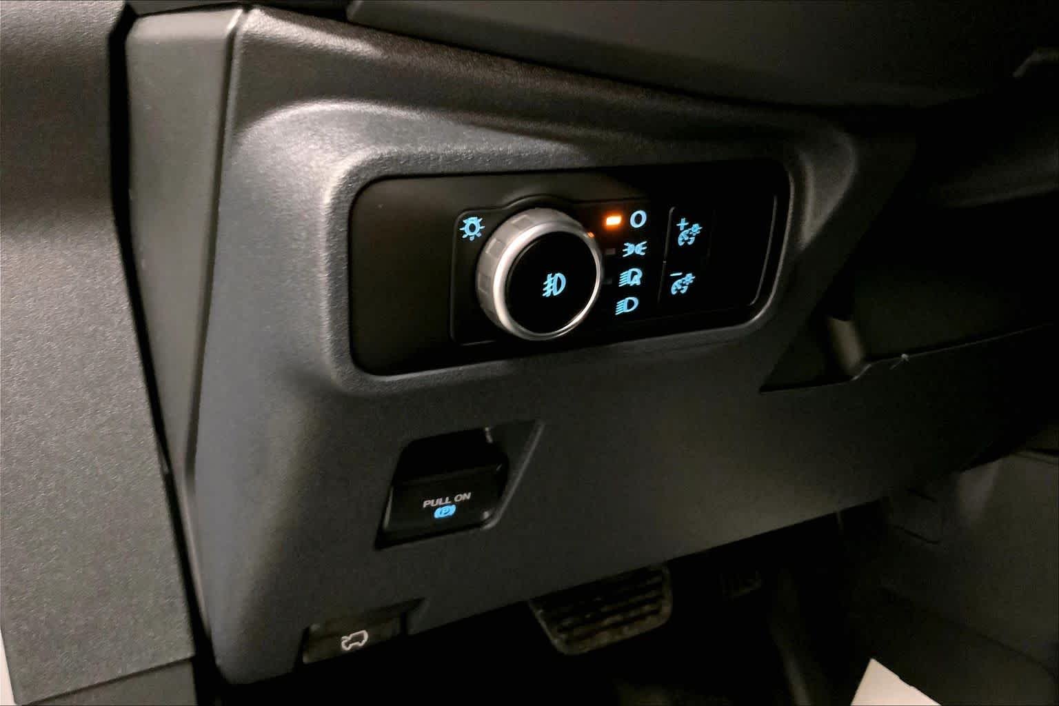 New 2026 Avalanche Gray Ford Badlands® image 18