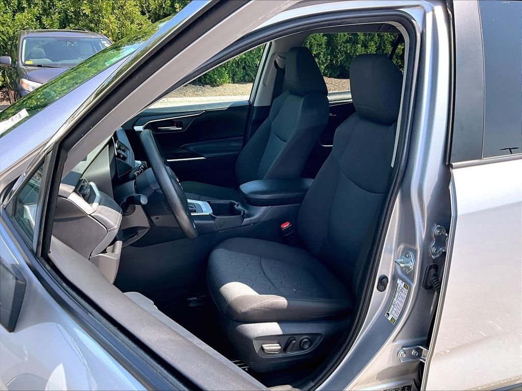 Used 2025 Silver Toyota XLE image 10