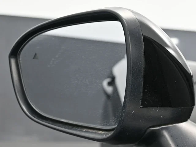 Used 2022 Black Mitsubishi ES image 7