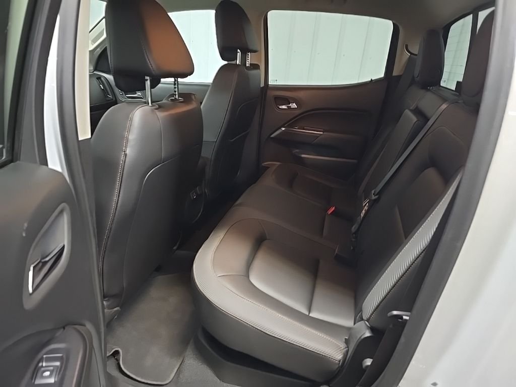 Used 2022 Summit White GMC AT4 w/Leather image 30